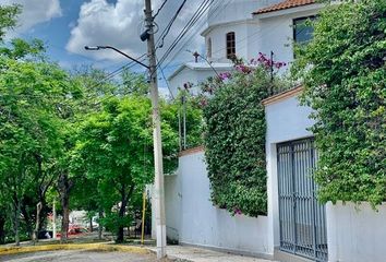 Casa en fraccionamiento en  Colinas Del Parque, Santiago De Querétaro, Municipio De Querétaro