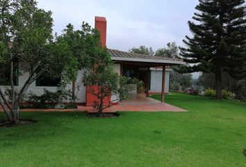 Casa en  Club Jacarandá, Frente Al Reservorio, José M. Vargas, Cumbayá, Quito, Ecuador