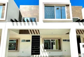 Casa en condominio en  Fraccionamiento Frontemare, Calle Avenida Petempich, Playa Del Carmen, Quintana Roo, México