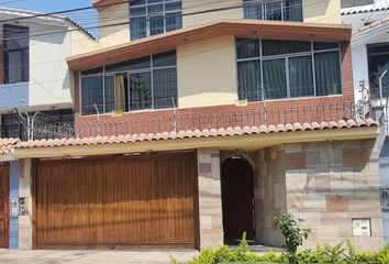 Casa en  Salamanca Monterrico, Avenida Los Quechuas, Ate, Perú