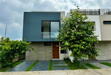 Casa en fraccionamiento en  Av. Inglaterra 2098, Bosques Vallarta, Zapopan, Jalisco, México