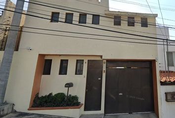 Casa en  Av. Lomas Del Tzompantle 7, Lomas Del Tzompantle, 62157 Cuernavaca, Mor., México