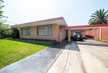 Casa en  Av Los Frutales, La Molina, Perú