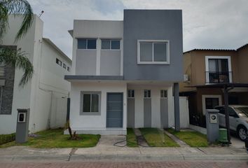 Casa en  Urbanizacion La Joya, Avenida León Febres Cordero Ribadeneyra, Ecuador