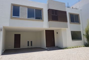 Casa en fraccionamiento en  Caoba Residencial, Prolongación 42 Oriente, Santiago Momoxpan, Lomas De La Carcaña, Cholula De Rivadavia, Puebla, México