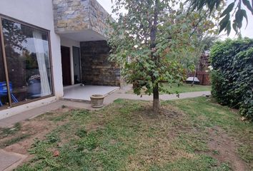 Casa en  Avenida Adobes De Nogales, Machalí, Chile