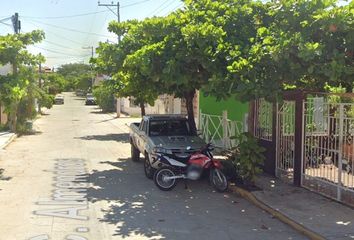 Casa en  Calle Almendros, La Parota, Puerto Escondido, Oaxaca, México