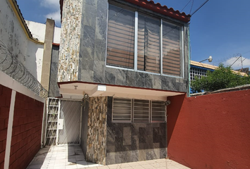 Casa en fraccionamiento en  Aguascalientes 136, Mz 013, Habitacional Valle Ceylan, Tlalnepantla De Baz, Estado De México, México