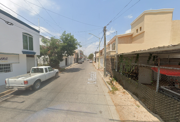 Casa en  Calle Manaslu, Rincón Del Humaya, Culiacán, Sinaloa, México