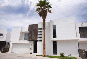 Casa en fraccionamiento en  Cerrada De Los Cipreses, Juárez, Chihuahua, México