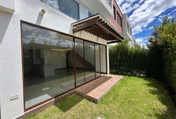 Casa en  Qjm9+gwf, Ruta Viva, Quito 170184, Ecuador