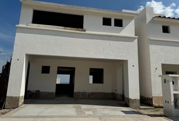 Casa en fraccionamiento en  Sierra Vista, Lomas Del Pedregal, Irapuato, Guanajuato, México