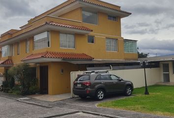 Casa en  La Armenia 1, Quito, Ecuador