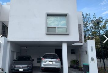 Casa en fraccionamiento en  Vista A La Sierra, Santa Catarina, Nuevo León, México