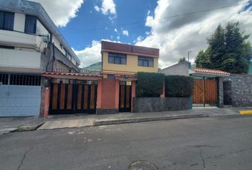 Casa en  J. López De Velasco & El Canelo, Quito, Ecuador