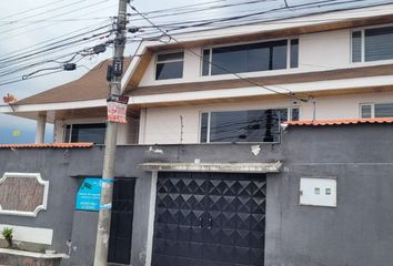 Casa en  San Isidro Del Inca, Quito