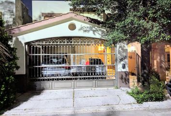 Casa en  Bosques Del Contry, Cedro, Bosques Del Contry Sector B-3, Guadalupe, Nuevo León, México