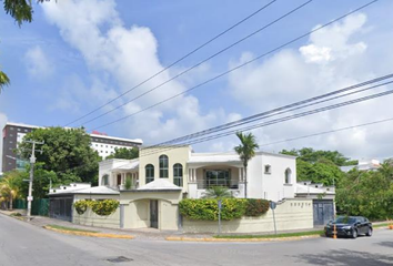 Casa en  Avenida Holbox 12, Sm 11, Cancún, Quintana Roo, México