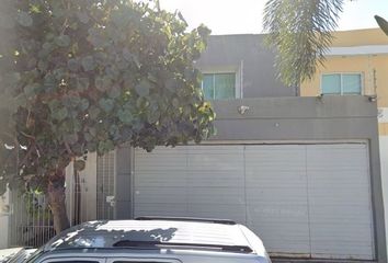 Casa en  Calle Ágata, Residencial Esmeralda Norte, Colima, México