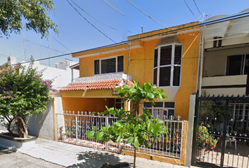 Casa en  C. Jesús Galindo Y Villa, Jardines De La Paz, 44860 Guadalajara, Jal., México