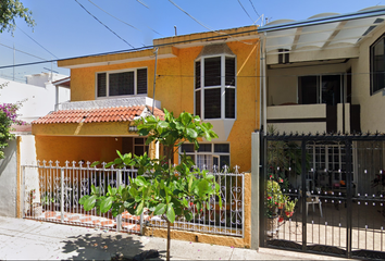 Casa en  C. Jesús Galindo Y Villa, Jardines De La Paz, 44860 Guadalajara, Jalisco, México