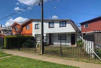 Casa en  Avenida Pedro Montt 2500, Valdivia, Chile