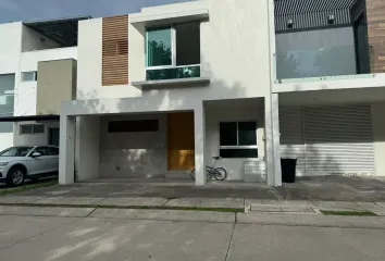 Casa en fraccionamiento en  Solares Torre Santillana, Avenida Paseo De La Luna, Zona Real, Zapopan, Jalisco, México