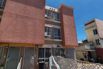 Casa en condominio en  Octava Cerrada De Bosque De Los Cipreses, Los Héroes Tecámac Ii, Tecámac, México, 55764, Mex