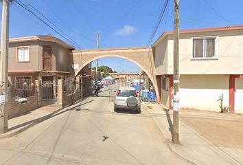 Casa en fraccionamiento en  El Faro, Fraccionamento Porticos Del Mar, Ensenada, Baja California, México