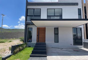 Casa en  Altozano Querétaro, Anillo Vial Fray Junípero Serra, Santiago De Querétaro, Querétaro, México