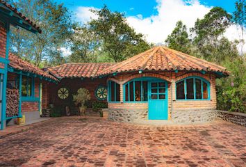 Hacienda-Quinta en  Ent. A Laguna, Ecuador