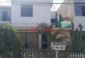 Casa en  Calle Julio Consiglieri Alvarado, Santa Rosa, Lima, 15123, Per