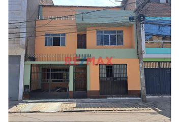 Casa en  Jirón Valencia 160-190, San Juan De Lurigancho, Lima, 15423, Per