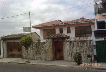 Casa en  De Los Álamos & Avenida 6 De Diciembre, Quito, Ecuador