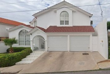 Casa en  Calle La Salle, Lomas La Salle I Y Ii, La Cañada, Chihuahua, México