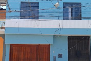 Casa en  Urb. Los Cipreses, Chimbote, Perú