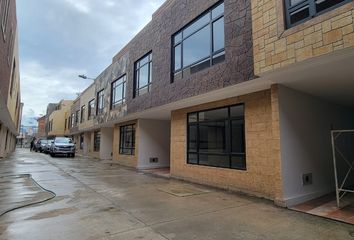 Casa en  Avenida Abelardo J. Andrade, Cuenca, Ecuador