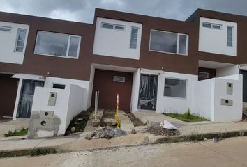 Casa en  Capilla Católica San José De Huizhil, Calle 1 De Septiembre, Cuenca, Ecuador