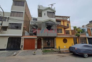 Casa en  Calle Ámbar 11, Urbanización Mariscal Gamarra, Los Olivos, Lima, Per