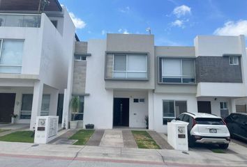 Casa en  Paseos De Zakia Poniente, Zakia, Querétaro, México