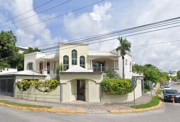 Casa en  Avenida Holbox 12, Sm 11, Cancún, Quintana Roo, México