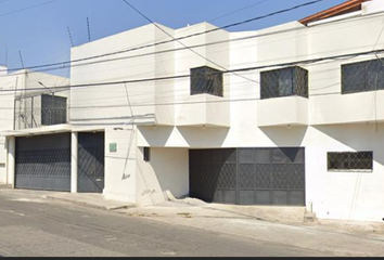 Casa en  Calle De La Luz, Chapultepec, Cuernavaca, Morelos, México