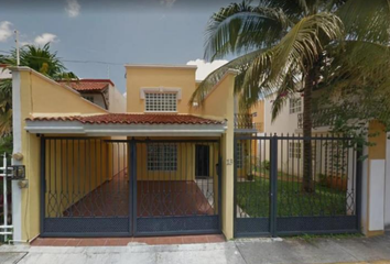 Casa en  Privada Cráter 13, Sm 15, Cancún, Quintana Roo, México