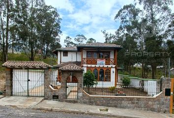 Casa en  2g7j+p4f, Quito, Ecuador