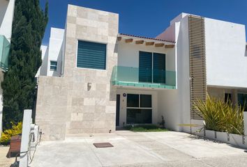 Casa en fraccionamiento en  Boulevard Zurich, Vista Marqués, Pueblo De San Bernardino Tlaxcalancingo, San Andrés Cholula, Puebla, 72826, Mex