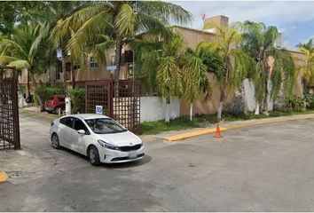 Casa en condominio en  Calle El Cantil California Playa Del Sol, Playa Del Carmen, Quintana Roo, México