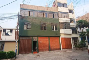 Casa en  Asociación Los Olivos De Ate, Ate Vitare, Perú