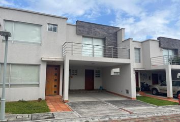 Casa en  De Los Cactus & De Las Alondras, Quito, Ecuador