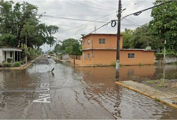 Casa en  Avenida Ursulo Galvan, Salmoral, Veracruz, México