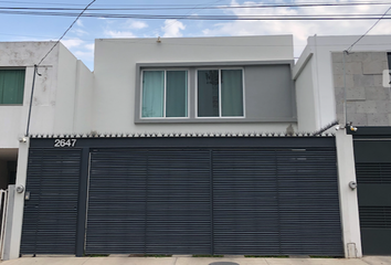 Casa en  Calle La Luna 2647, Jardines Del Bosque, Guadalajara, Jalisco, México